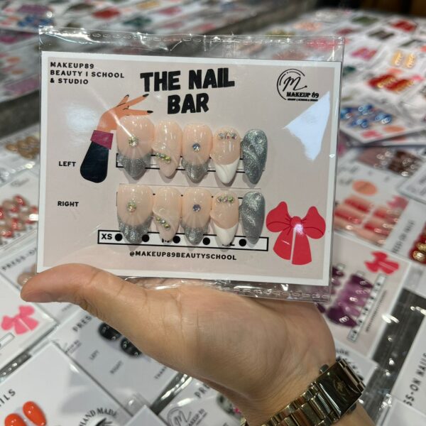 3-D art with cat eye nail  Shape almond